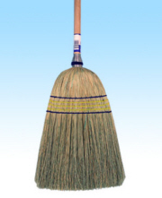 Broom (General Dust) DANTY MAID HEAVY DUTY WOOD CORN 56"