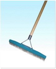 GRANDI GROOM CARPET RAKE 18"